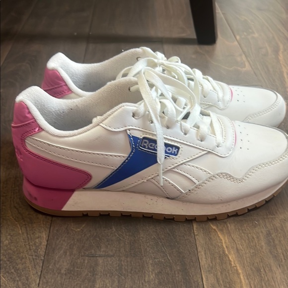 Reebok White Sneakers with Pink and Blue Highlights women size 7.5 - Picture 1 of 5